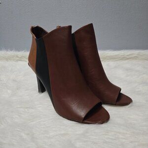 NWOT Vince Camuto Aritziana Open Toe Leather Ankle Heel, Whiskey Brown Black